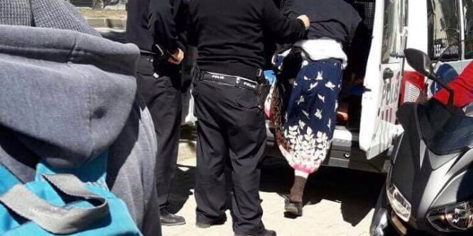 Kadın kıyafetiyle sokağa çıkan şahıs polisi alarma geçirdi