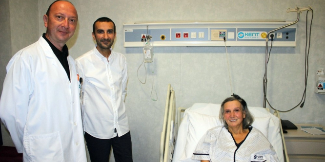 Kilo verip karaciğer nakli olan anne oğlun çifte bayramı