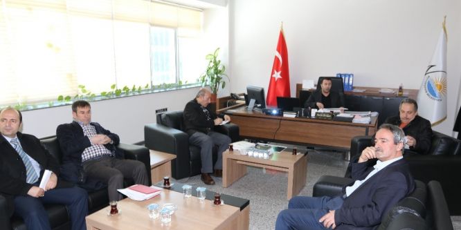 Genel Sekreter Mustafa Yalçın brifing alıyor