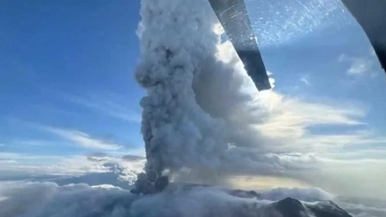 8,8’lik deprem yanardağları uyandırdı: 600 yıl sonra ilk patlama!