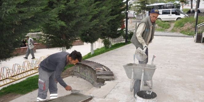 Develi Cumhuriyet Meydanı'nda revizyon çalışması