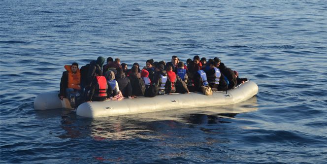 Yurtdışına kaçamayınca izinsiz çalışan arkadaşlarını ele verdiler