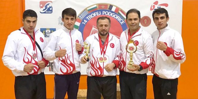 Genç boksörlerden Karadağ’da 3 madalya