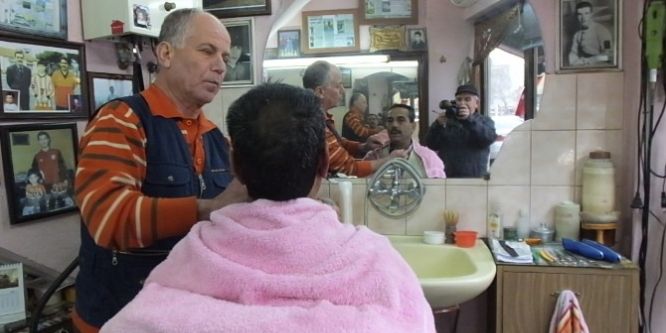 Burhaniyeli berber 140 yıllık mekanda 4. kuşak olarak mesleğini sürdürüyor