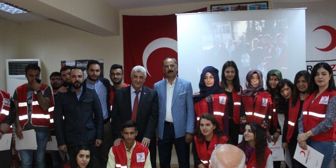 Türk Kızılayı gönüllülerine teşekkür belgesi verildi