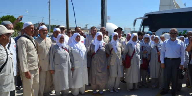 Ayvalık hacı adaylarını uğurladı