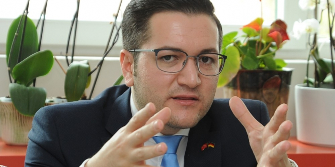 Türk kökenli Alman vekilden Bakan Gabriel’e uyarı