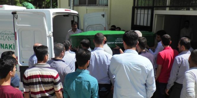 Profesyonel yüzücü havuzda boğuldu