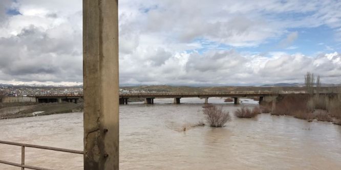 Aras Nehri karların erimesi sonucu yükseldi