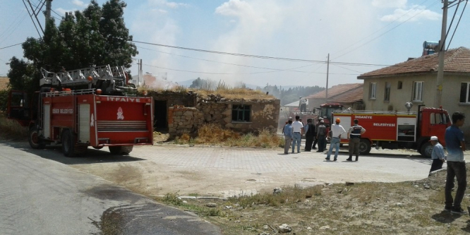 İhsaniye’de samanlık yangını