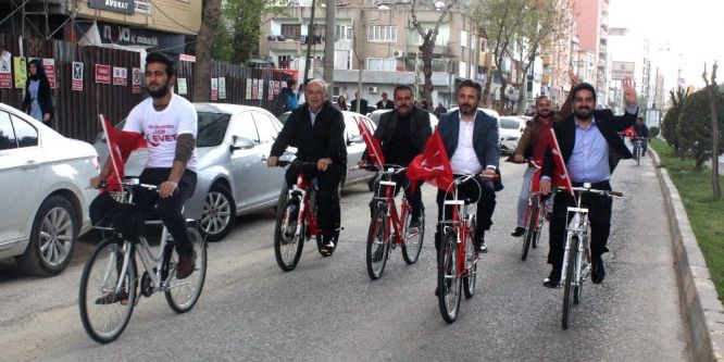 Başarılı öğrenciler bisiklet turu attı