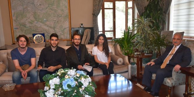 Vali Güvençer konuklarını ağırladı