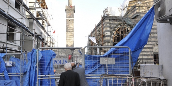 Diyarbakırlı esnaf ve vatandaşların Dört Ayaklı Minare sevinci