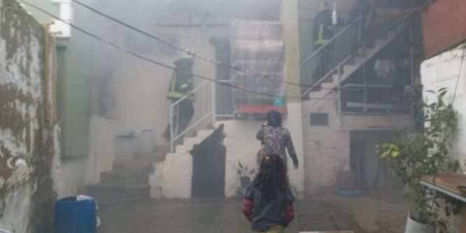 Suriyelilerin yaşadığı evde çıkan yangın paniğe yol açtı