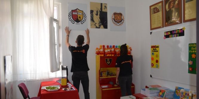 Ege Üniversitesi öğrencileri otizm sınıfı açtı