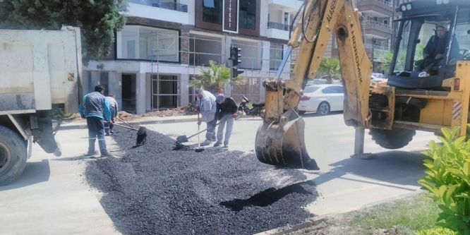 Alaşehir merkezdeki bozuk yollar onarılıyor