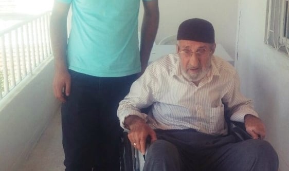 93 yaşındaki Aydın’a tekerlekli sandalye hediye edildi