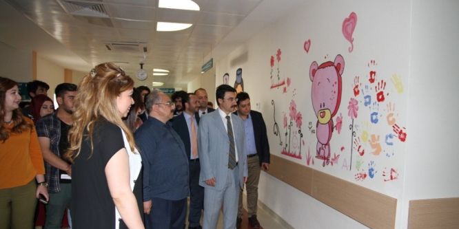 Hastaneden korkan çocuklara sanatsal terapi