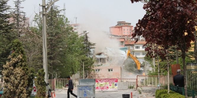 38 yıllık Devlet hastanesi yıkılıyor