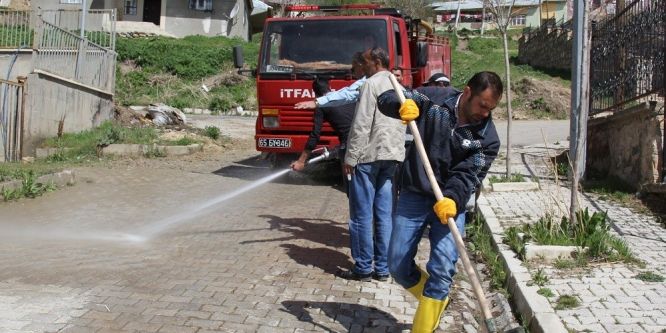 Başkale’de bahar temizliği