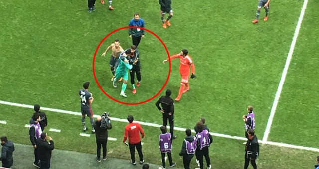 9 gol yiyen kaleci sahadan ağlayarak çıktı