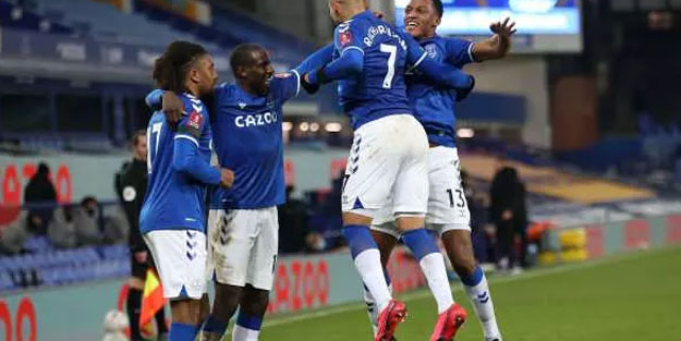 9 gollü maçta Everton zafer kazandı
