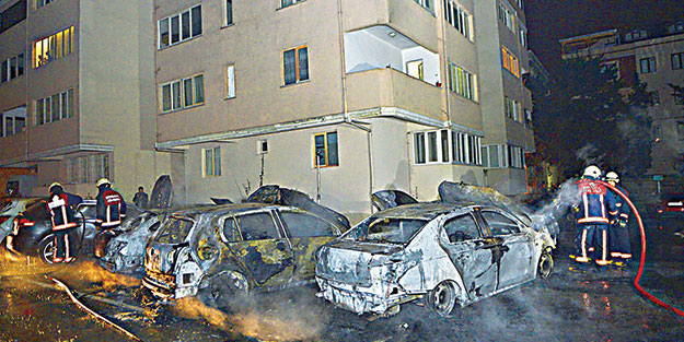 9 otomobil kundaklandı