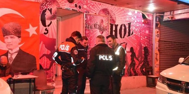 İzmir'de polis bakını, 9'u mühürlendi