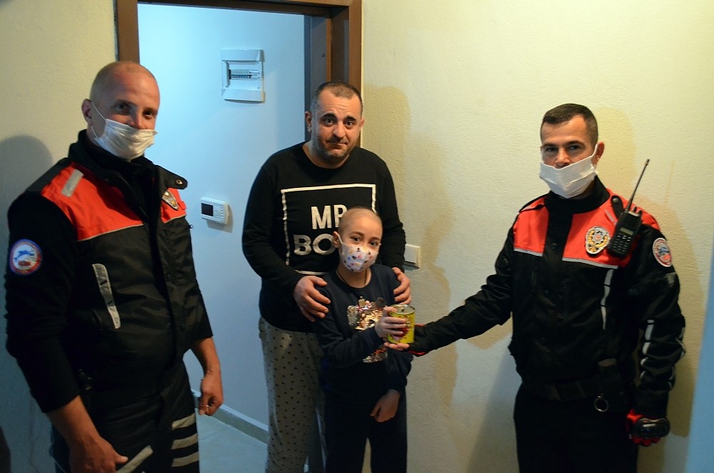 9 yaşındaki Gülsen Ceylin’den anlamlı davranış 