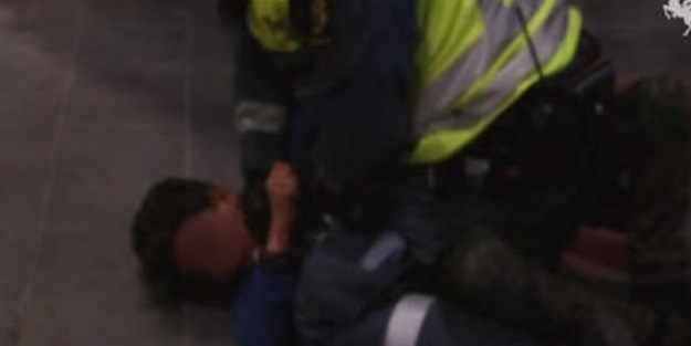 9 yaşındaki Müslüman çocuğa korkunç şiddet!