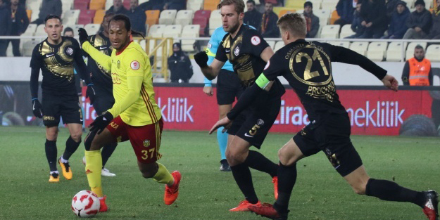 90 dakikayı 10 kişi oynayan Osmanlıspor zoru başardı