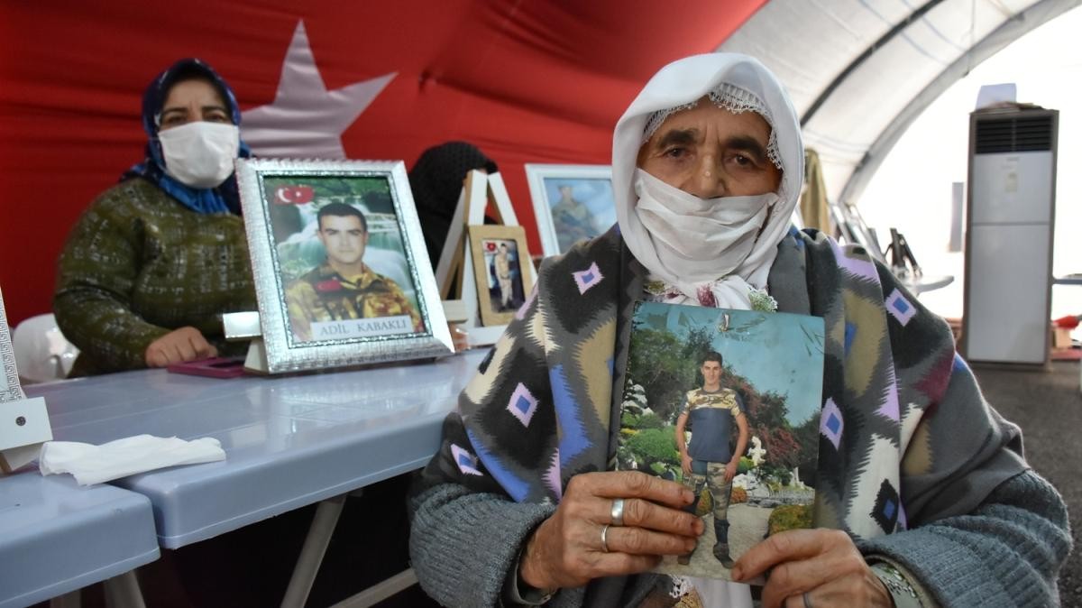 90 yaşındaki Cemile nine evlat nöbetine katıldı