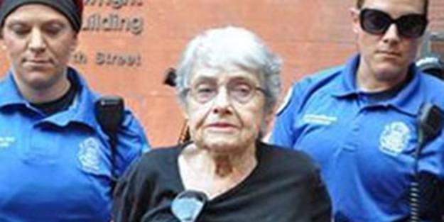 90 yaşındaki Mavi Marmara devrimcisine kelepçe