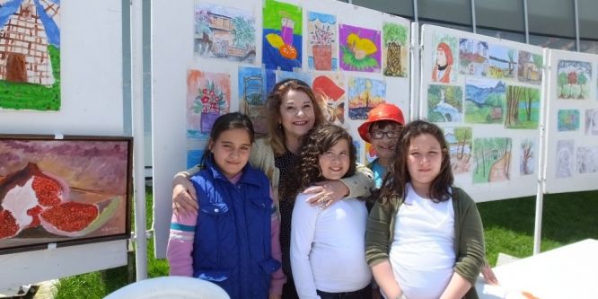 Burhaniye’de sergide resimde yaptılar