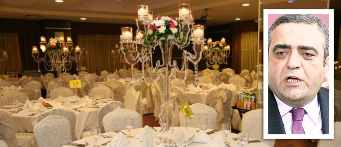 Tabuları içki ve heykel