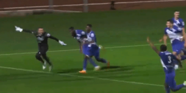 90'da penaltı kurtardı, uzatmada gol attı! Dünya bu kaleciyi konuşuyor