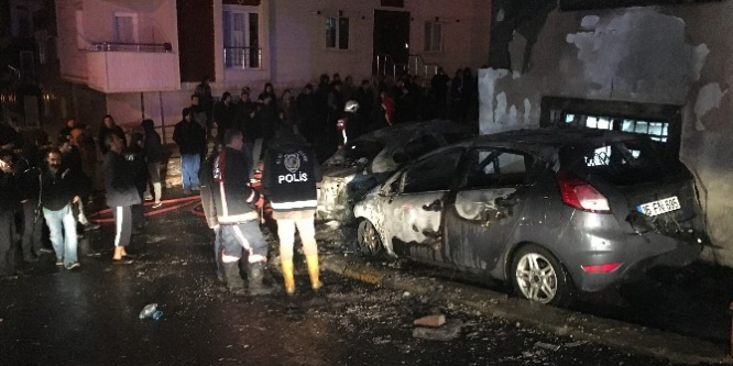 İki otomobil alev alev yandı