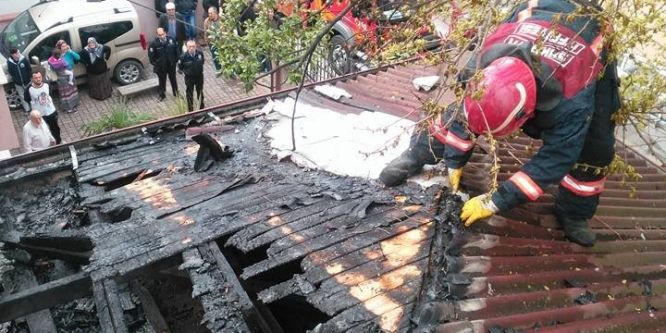 Çatı yangını paniğe yol açtı
