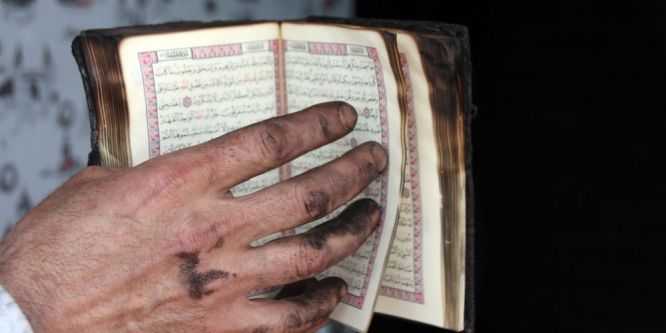 Alev topuna dönen dükkanda tek yanmayan Kur’an-ı Kerim oldu