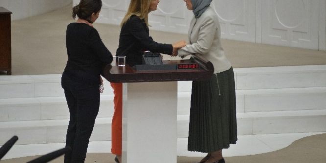 Aylin Nazlıaka’nın kelepçeli eylemi nihayet sona erdi