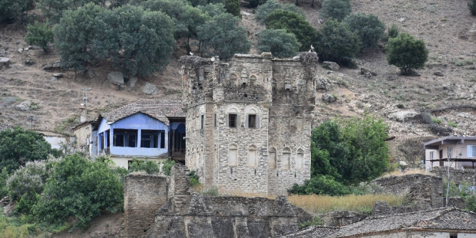 Tarihi Arpaz Kalesi restore edilecek