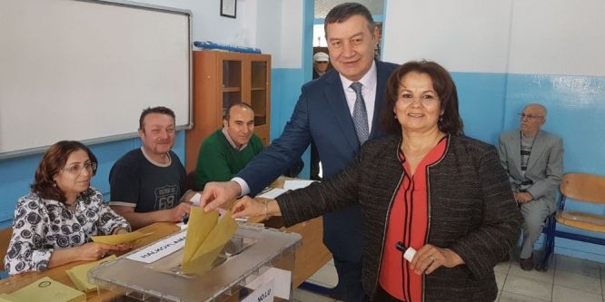 MHP İl Başkanı Karataş, oyunu Bayraklı’da kullandı