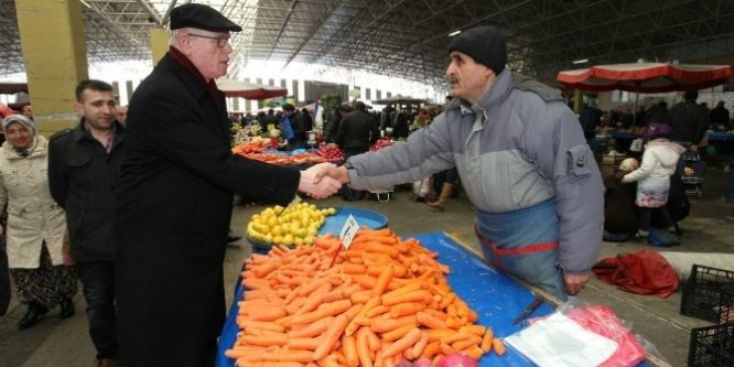 Esnafın dertlerini dinledi