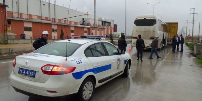 Otobüs TIR’a arkadan çarptı: 8 yaralı