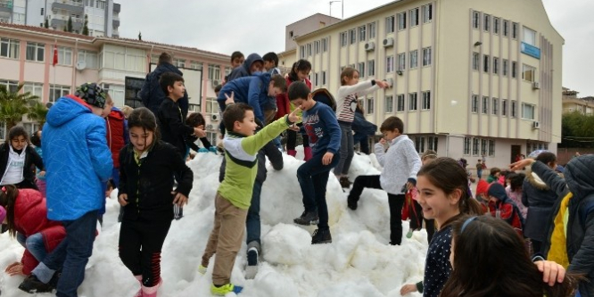 Konyaaltı’nda ‘kar’ heyecanı sürüyor