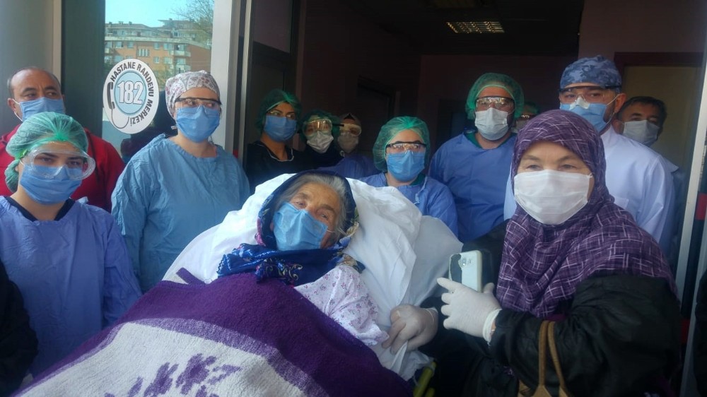 92 yaşında korona virüsü yenen nine hayatını kaybetti 