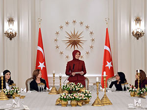 Hayrünnisa Gül’den büyükelçi eşlerine yemek