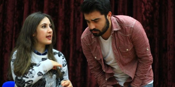 İşaret dili kursiyerlerinden tiyatro gösterisi
