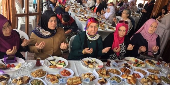 AK Parti’den şehit annelerine vefa