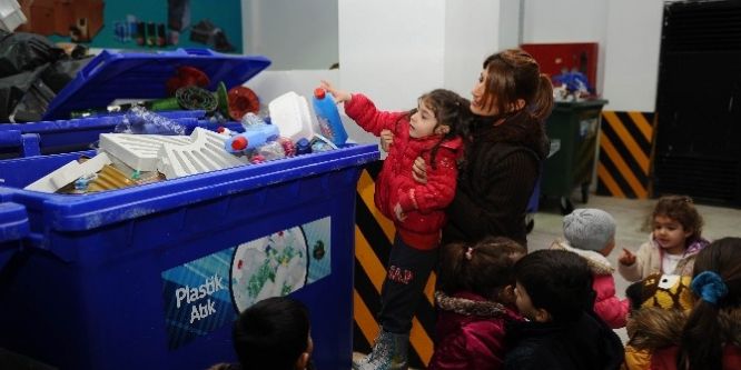 Çocuklar geri dönüşümü öğreniyor